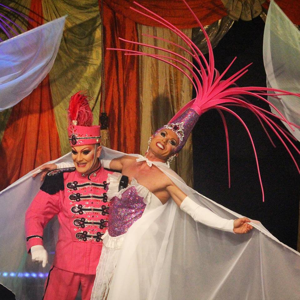 taeuschungsmanoever travestieshow paulajackson cazal