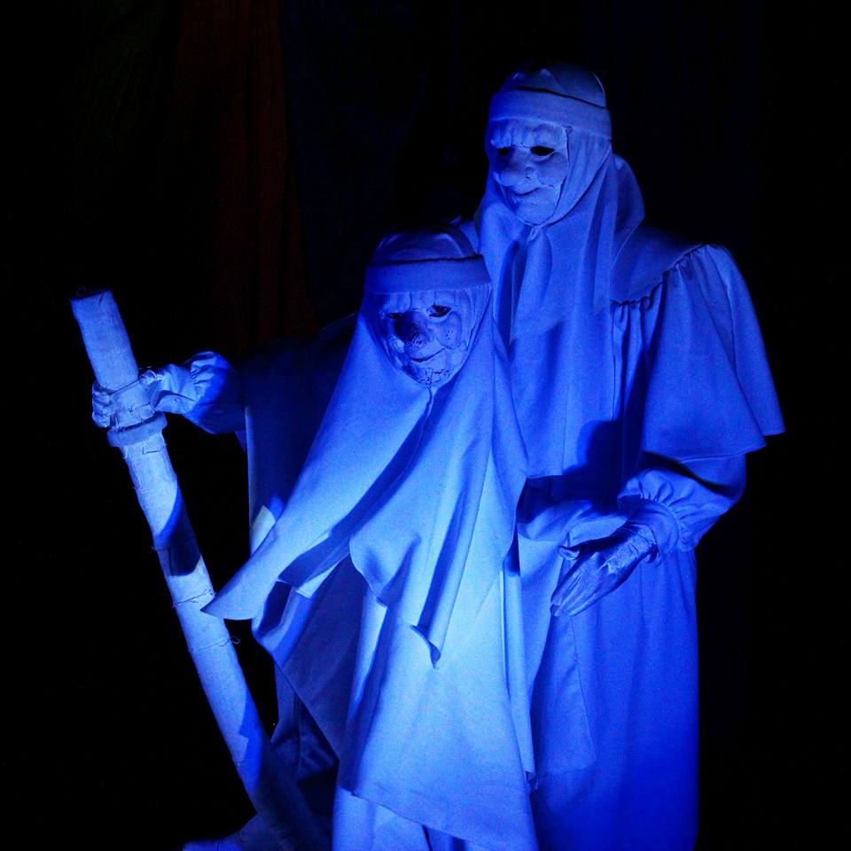 taeuschungsmanoever travestieshow paulajackson jaypack pantomime